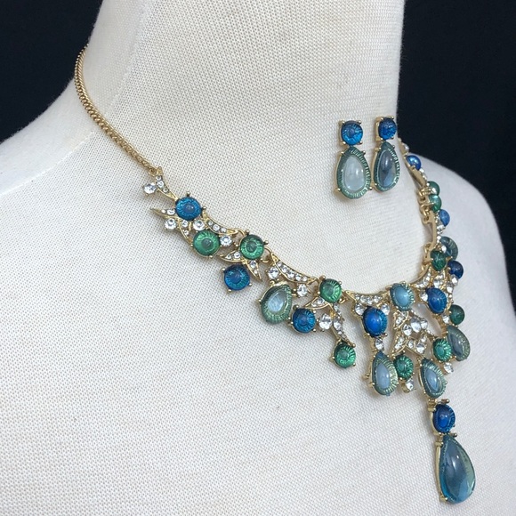 Fancy Blue Tones Large Rhinestone Bib Necklace Earrings Set - Picture 2 of 3